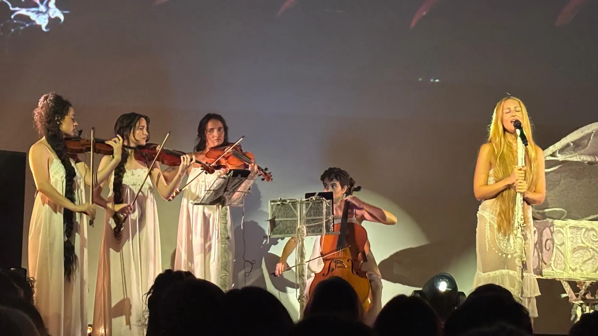 Belén Aguilera presenta su álbum 'Anela' en un íntimo encuentro cargado de lírica y emotividad Belén Aguilera presenta su álbum 'Anela' en un íntimo encuentro cargado de lírica y emotividad