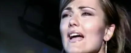 Amaia Montero, en el videoclip de 'París', del disco 'El viaje de Copperpot' (2000). Amaia Montero, en el videoclip de 'París', del disco 'El viaje de Copperpot' (2000).