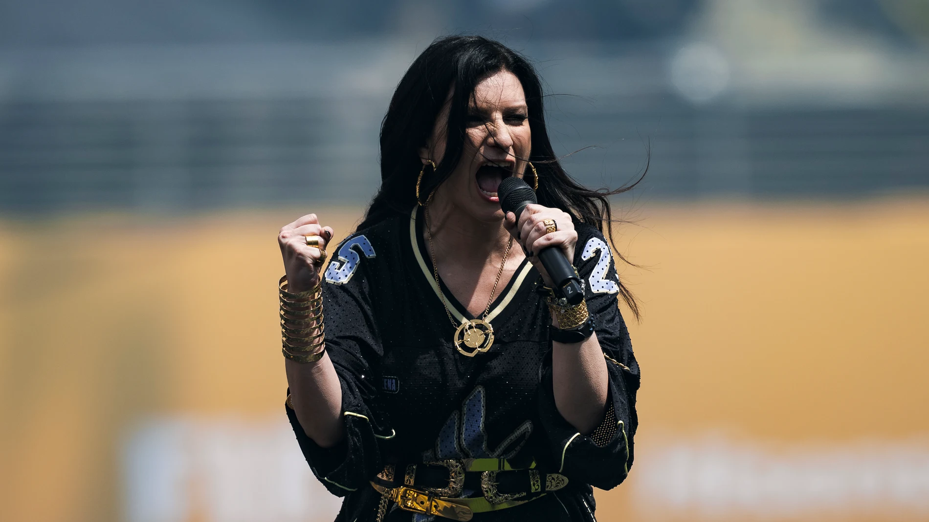 La artista Laura Pausini La artista Laura Pausini
