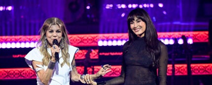 Aitana con Jeanette en el concierto de los Latin Grammy de Sevilla