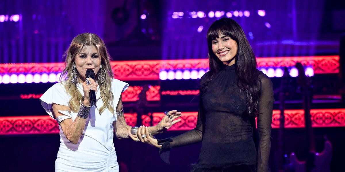 Aitana con Jeanette en el concierto de los Latin Grammy de Sevilla