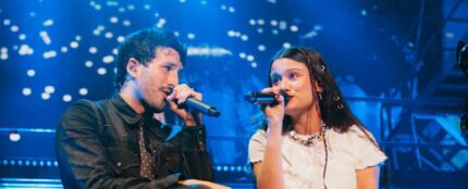 Sebastián Yatra canta 'En Guerra' con Joaquina en Barcelona