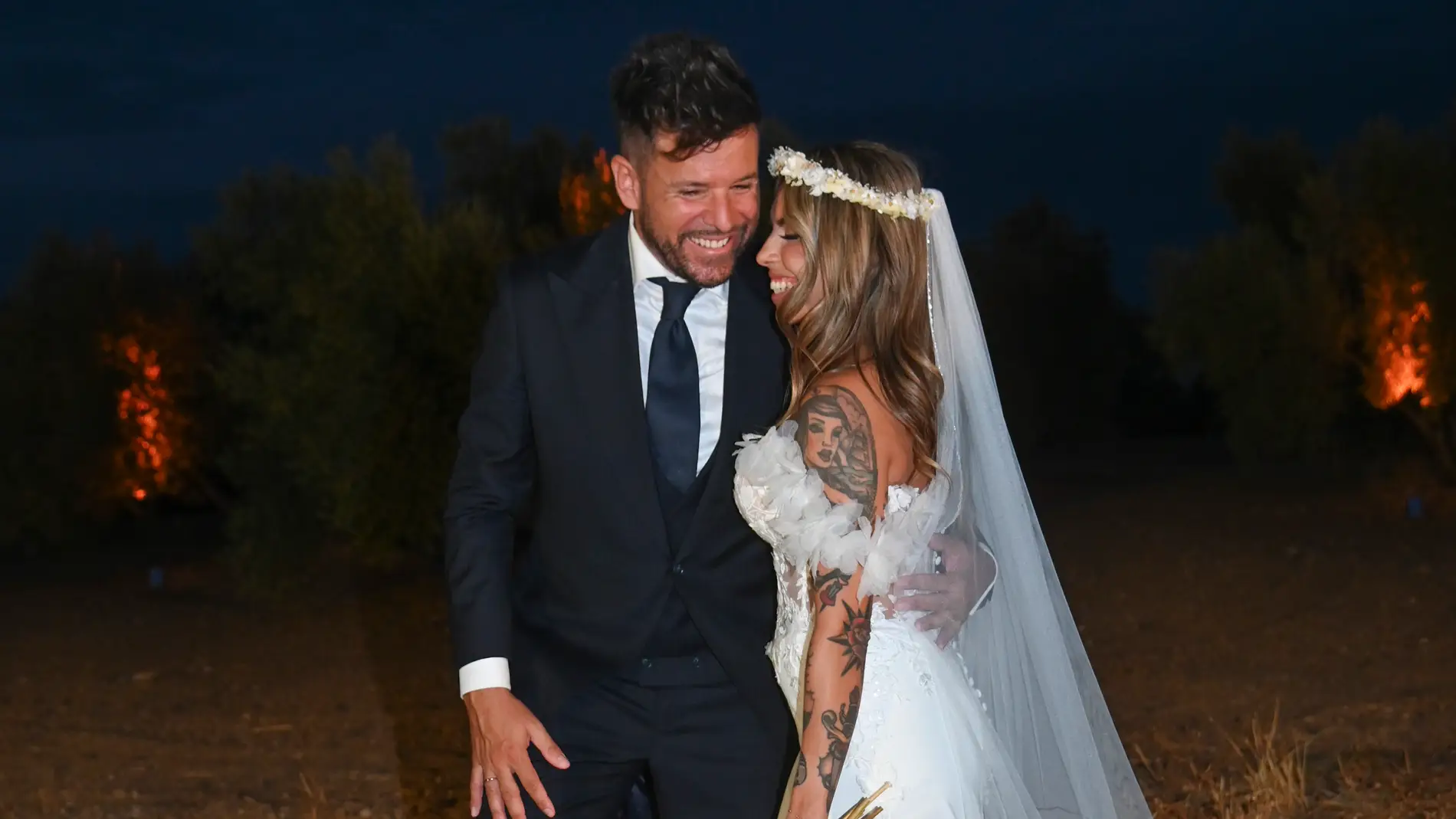 Pablo López y Laura Rubio, muy sonrientes tras su boda. Pablo López y Laura Rubio, muy sonrientes tras su boda.