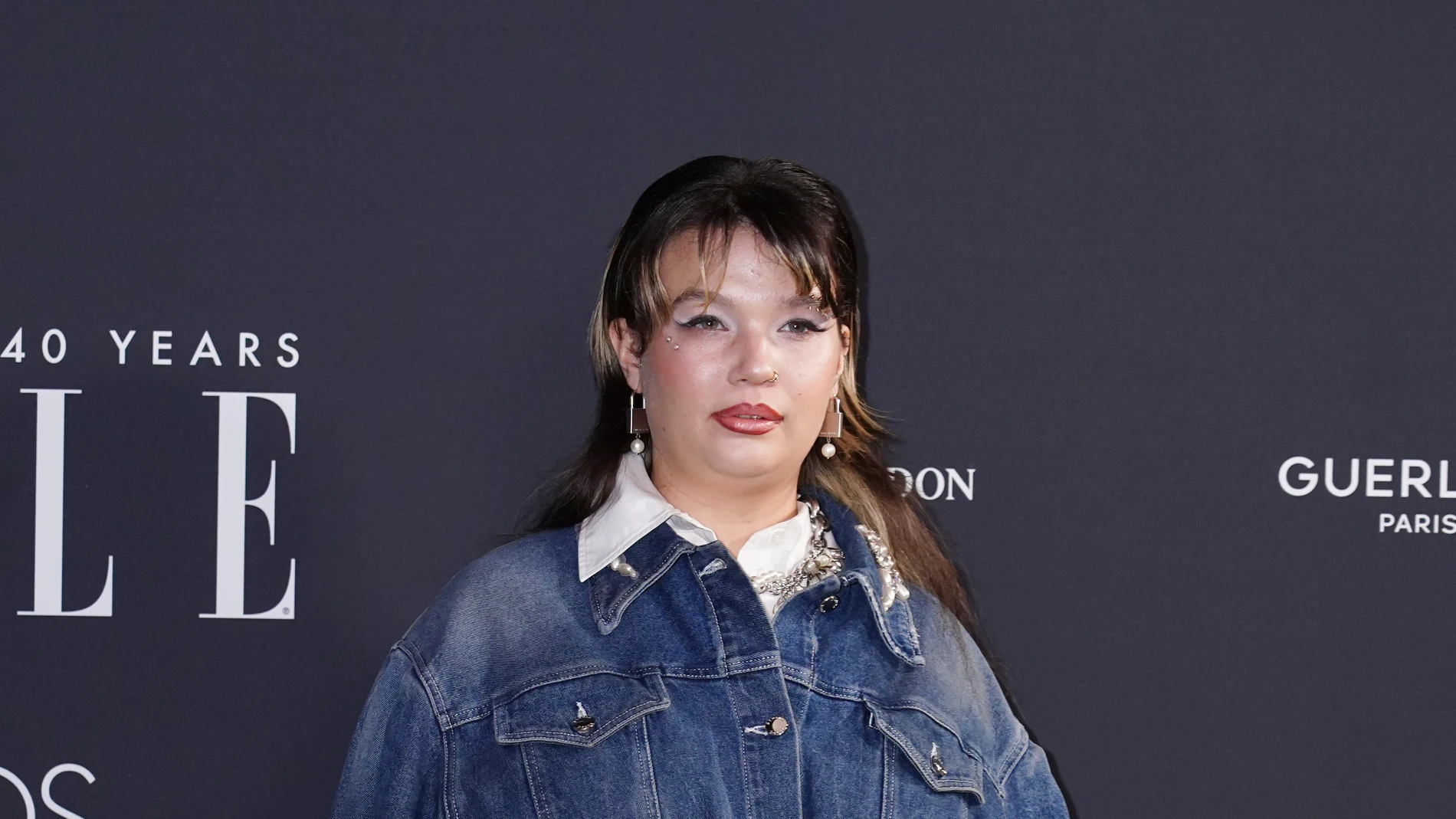 Qué le ha pasado a Lola Young: así ha sido su desmayo en directo Qué le ha pasado a Lola Young: así ha sido su desmayo en directo