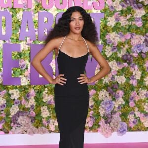 Qui&eacute;n es Olivia Dean, la triple nominada a los Premios BRIT y que comparte r&eacute;cord con Adele