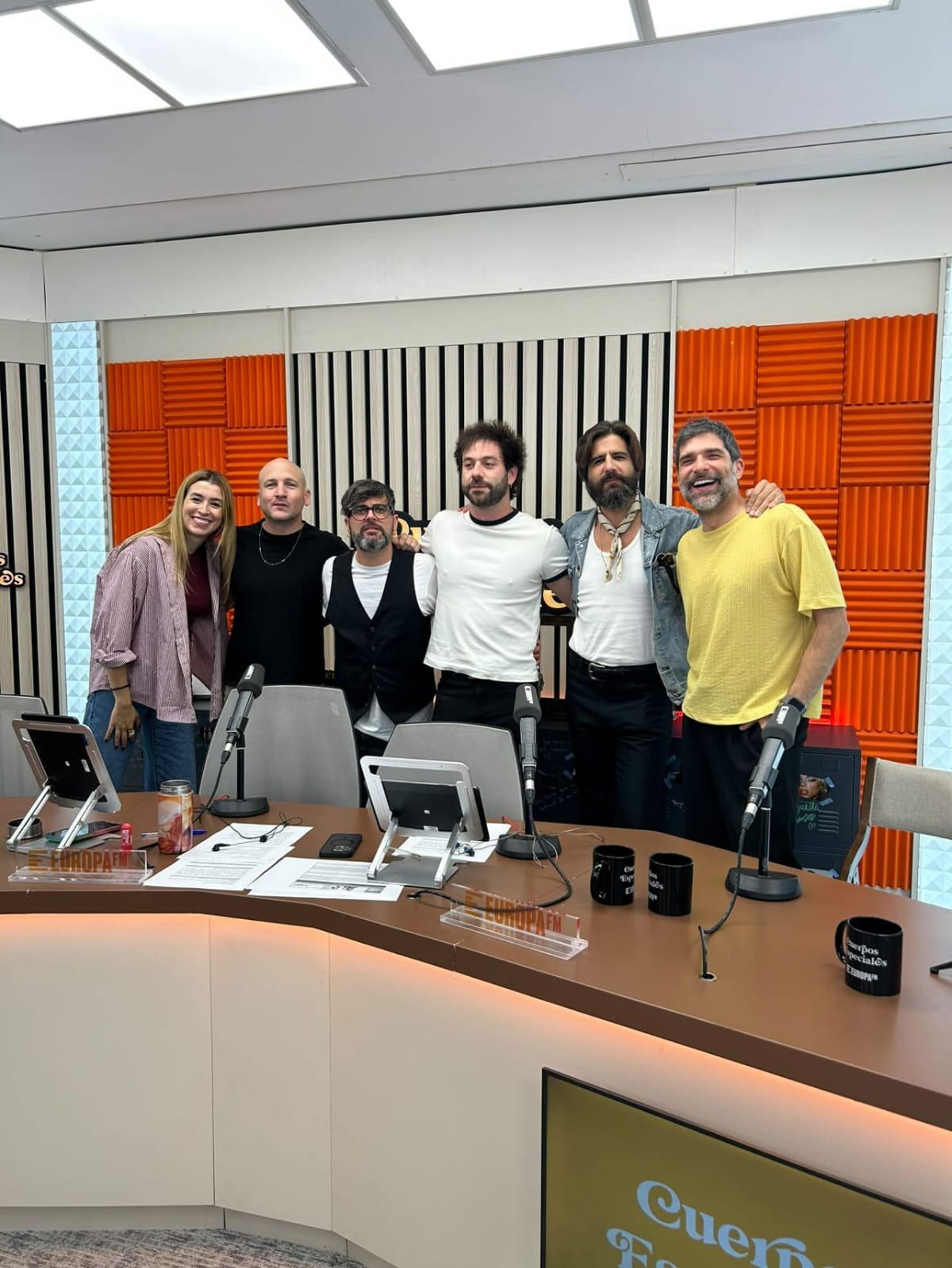 Viva Suecia estrena 'Hecho en tiempos de paz': "Llevamos cinco discos engañando a la gente"