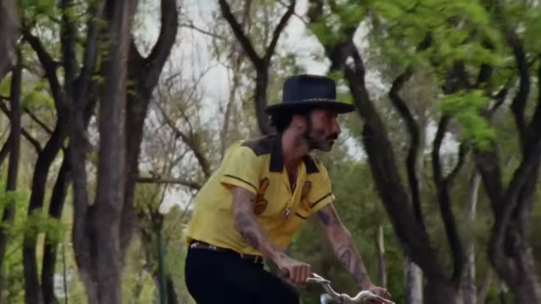 Leiva, en el videoclip de 'Hasta que me quede sin voz'. Leiva, en el videoclip de 'Hasta que me quede sin voz'.