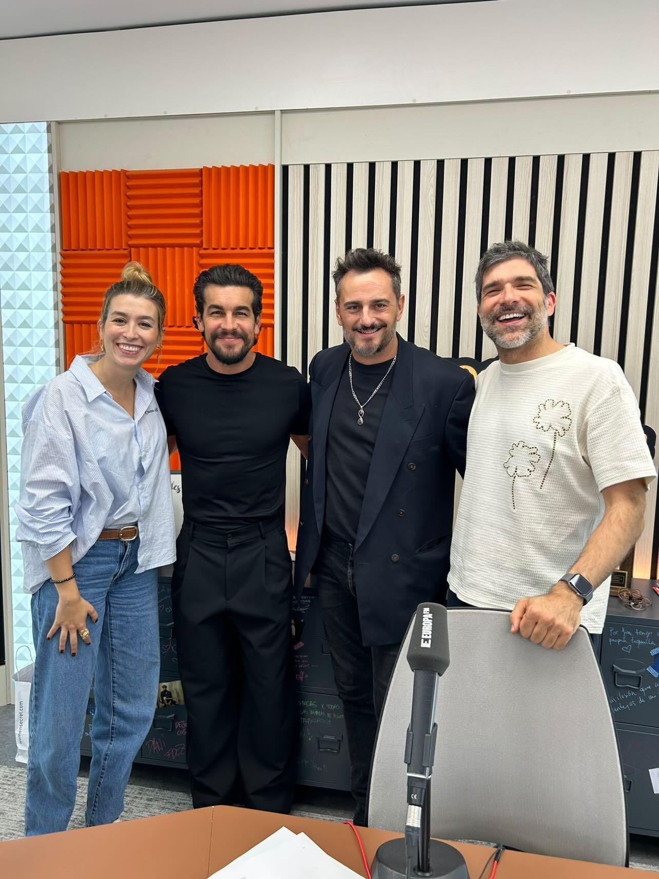Mario Casas y Asier Etxeandia se reencuentran en 'La cena': "No sé si hará gracia o saldrán corriendo"