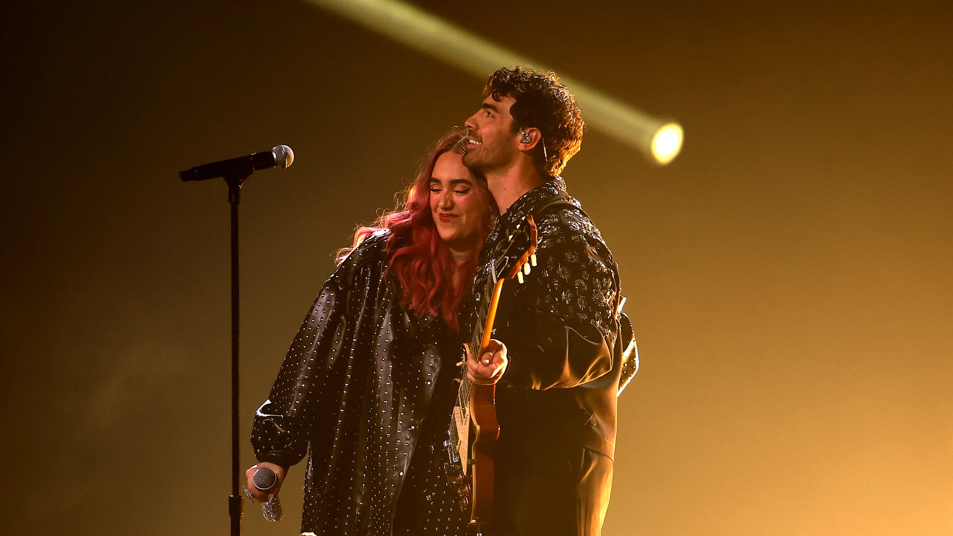 Ela Taubert y Joe Jonas en los Latin Grammy Ela Taubert y Joe Jonas en los Latin Grammy