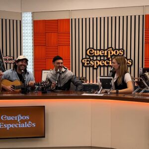 Miss Caffeina canta en acústico 'Hoy va a ser el día' en 'Cuerpos especiales' Miss Caffeina canta en acústico 'Hoy va a ser el día' en 'Cuerpos especiales'