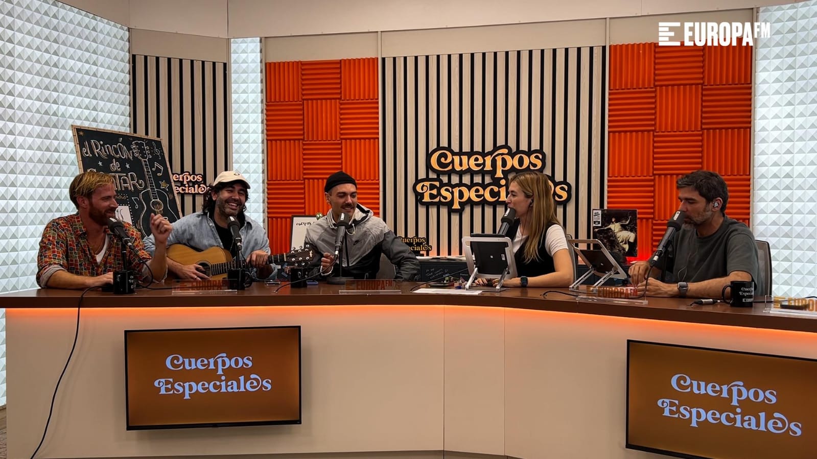 Miss Caffeina canta en acústico 'Hoy va a ser el día' en 'Cuerpos especiales'