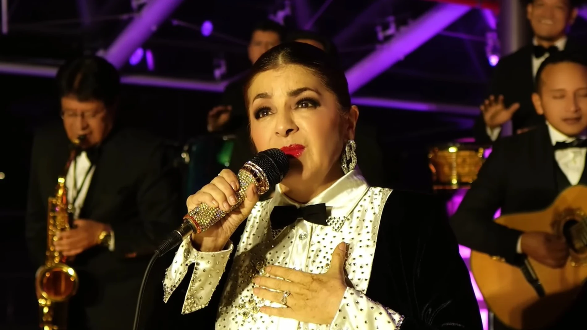 Paulina Tamayo en el vídeo oficial de 'Mi Plegaria' Paulina Tamayo en el vídeo oficial de 'Mi Plegaria'