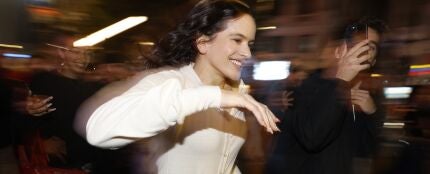 Rosalía a su llegada a Callao en una aparición sorpresa para presentar 'LUX', su cuarto álbum Rosalía a su llegada a Callao en una aparición sorpresa para presentar 'LUX', su cuarto álbum