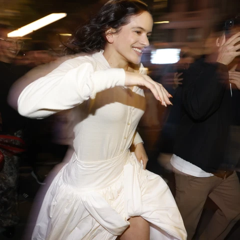 Rosalía a su llegada a Callao en una aparición sorpresa para presentar 'LUX', su cuarto álbum Rosalía a su llegada a Callao en una aparición sorpresa para presentar 'LUX', su cuarto álbum