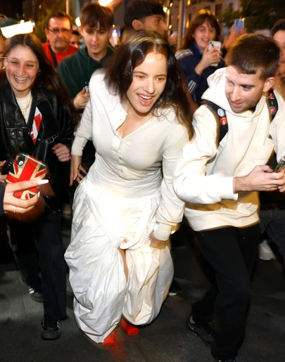Rosalía corriendo hacia Callao Rosalía corriendo hacia Callao
