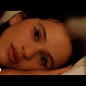 Rosal&iacute;a publica la letra de 'Berghain', la canci&oacute;n con Bjork e Yves Tumor que sirve como primer adelanto de su disco 'LUX'