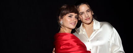 Penélope Cruz y Rosalía, en un evento en 2021 Penélope Cruz y Rosalía, en un evento en 2021