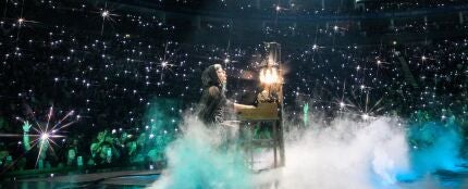 Lady Gaga a piano en 'The Mayhem Ball tour'