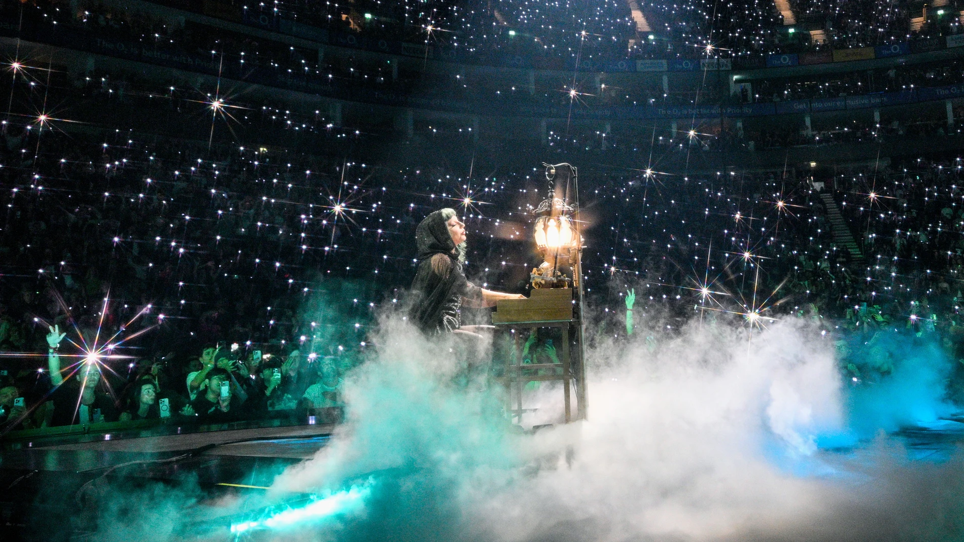 Lady Gaga a piano en 'The Mayhem Ball tour' Lady Gaga a piano en 'The Mayhem Ball tour'