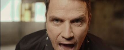 Dani Martín, en el videoclip de Veinticinco Dani Martín, en el videoclip de Veinticinco