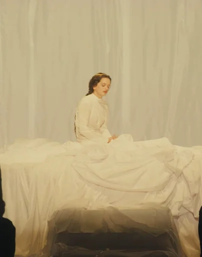 Rosalía se incorpora al final de la Listening Party de LUX en Barcelona | @respectivecollective Rosalía se incorpora al final de la Listening Party de LUX en Barcelona | @respectivecollective