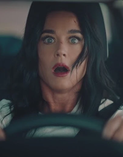 Katy Perry, en el videoclip de Bandaids Katy Perry, en el videoclip de Bandaids