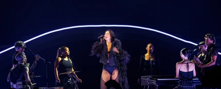 Dua Lipa, durante uno de los conciertos de Radical Optimism Tour. Dua Lipa, durante uno de los conciertos de Radical Optimism Tour.