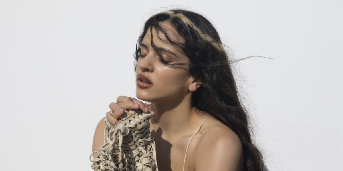 La artista Rosalía vuelve a alcanzar el éxito con su cuarto disco, 'Lux'.
