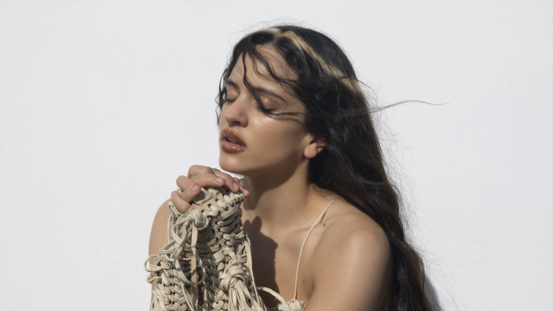 La artista Rosalía vuelve a alcanzar el éxito con su cuarto disco, 'Lux'. La artista Rosalía vuelve a alcanzar el éxito con su cuarto disco, 'Lux'.