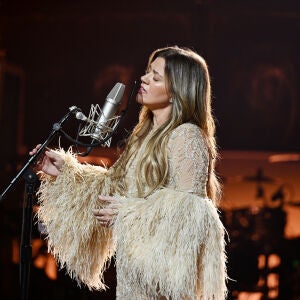 Kelly Clarkson revela que su exmanager le sugirió que se operara el pecho Kelly Clarkson revela que su exmanager le sugirió que se operara el pecho