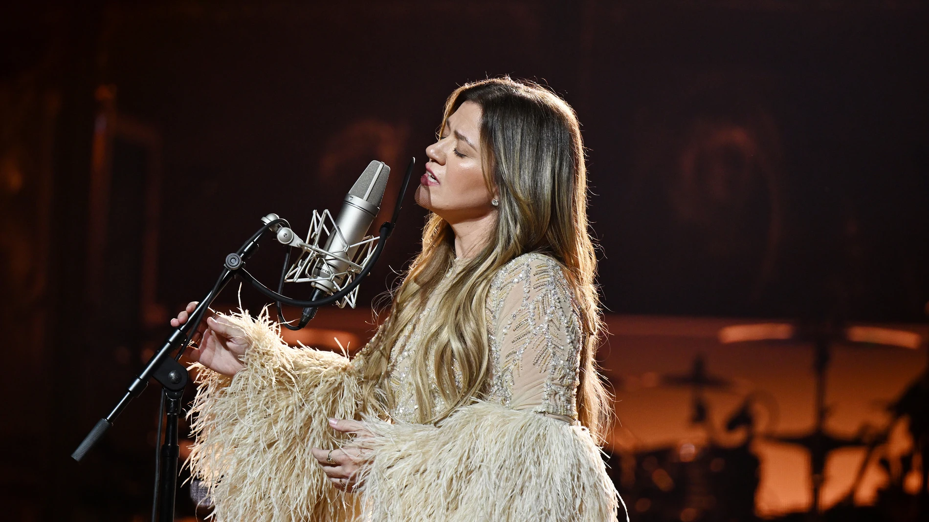 Kelly Clarkson revela que su exmanager le sugirió que se operara el pecho Kelly Clarkson revela que su exmanager le sugirió que se operara el pecho