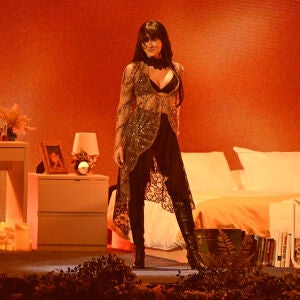 Aitana, durante su actuaci&oacute;n en los Latin Grammy 2025