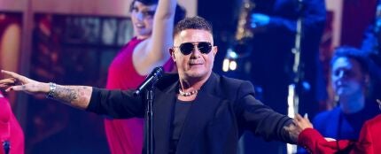 Alejandro Sanz, durante su actuación en los Latin Grammy 2025