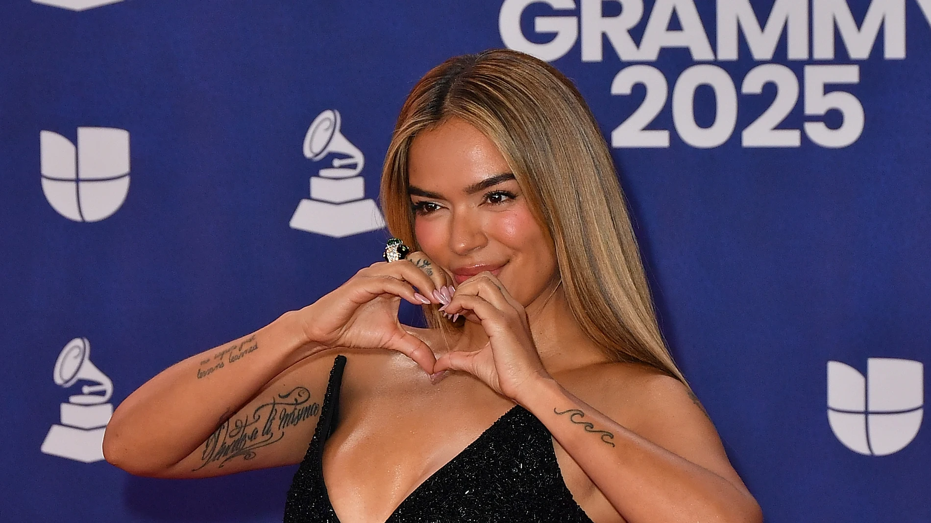 Karol G le dedica un contundente mensaje a los haters tras ganar el Latin Grammy a la canción del año Karol G le dedica un contundente mensaje a los haters tras ganar el Latin Grammy a la canción del año