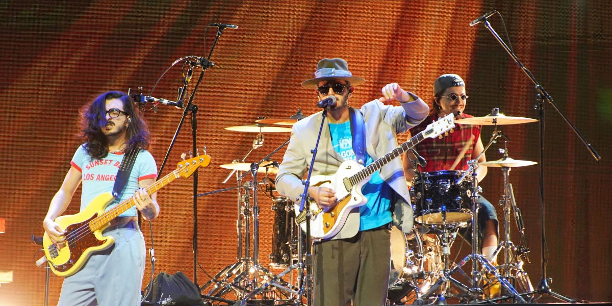 Morat durante su actuación en el iHeartRadio Fiesta Latina