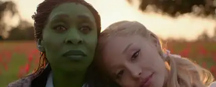 Elphaba (Cynthia Erivo) y Glinda (Ariana Grande) en un fotograma de 'Wicked: Parte II' Elphaba (Cynthia Erivo) y Glinda (Ariana Grande) en un fotograma de 'Wicked: Parte II'