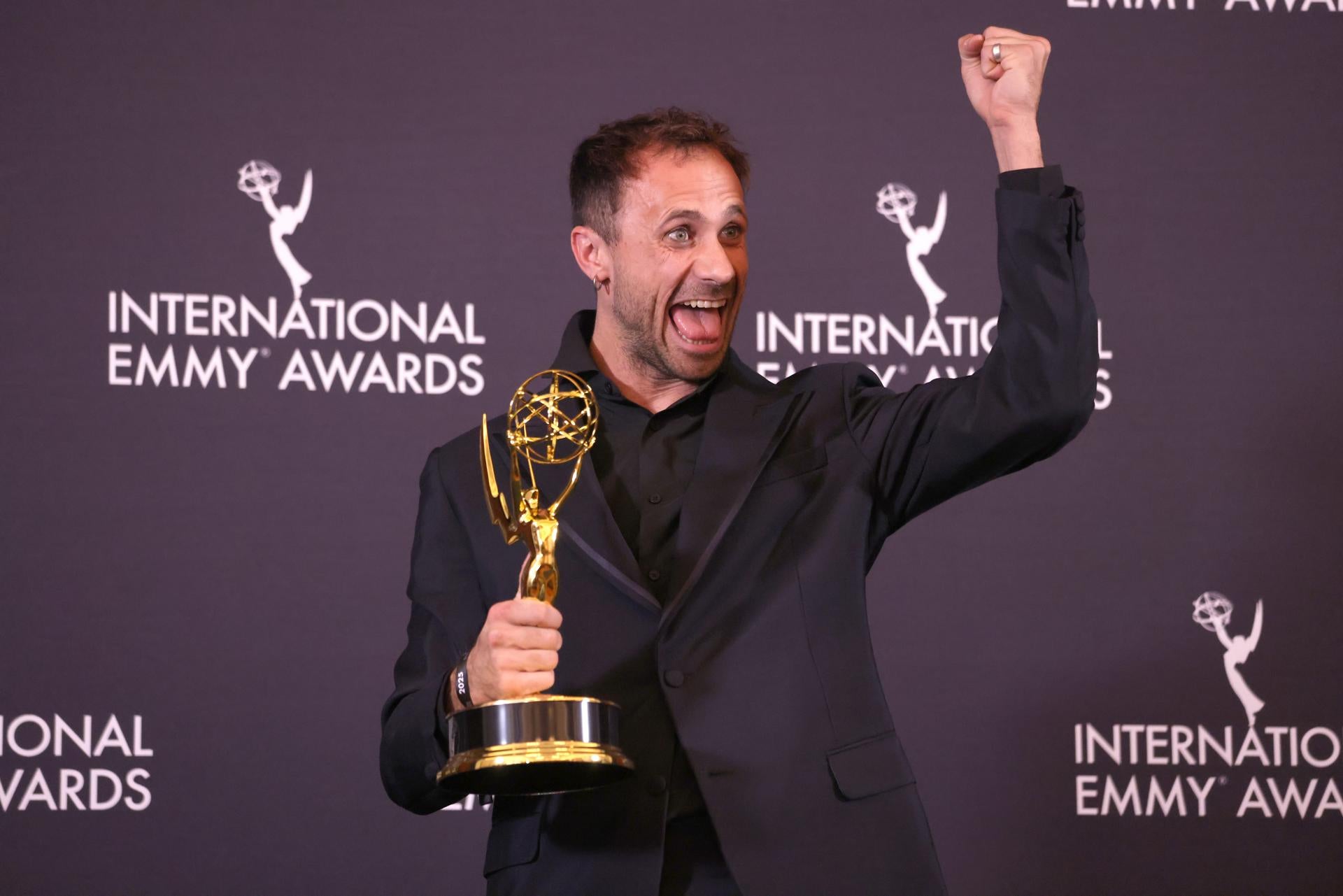 Oriol Pla, con el Emmy Internacional por 'Yo, adicto'. Oriol Pla, con el Emmy Internacional por 'Yo, adicto'.