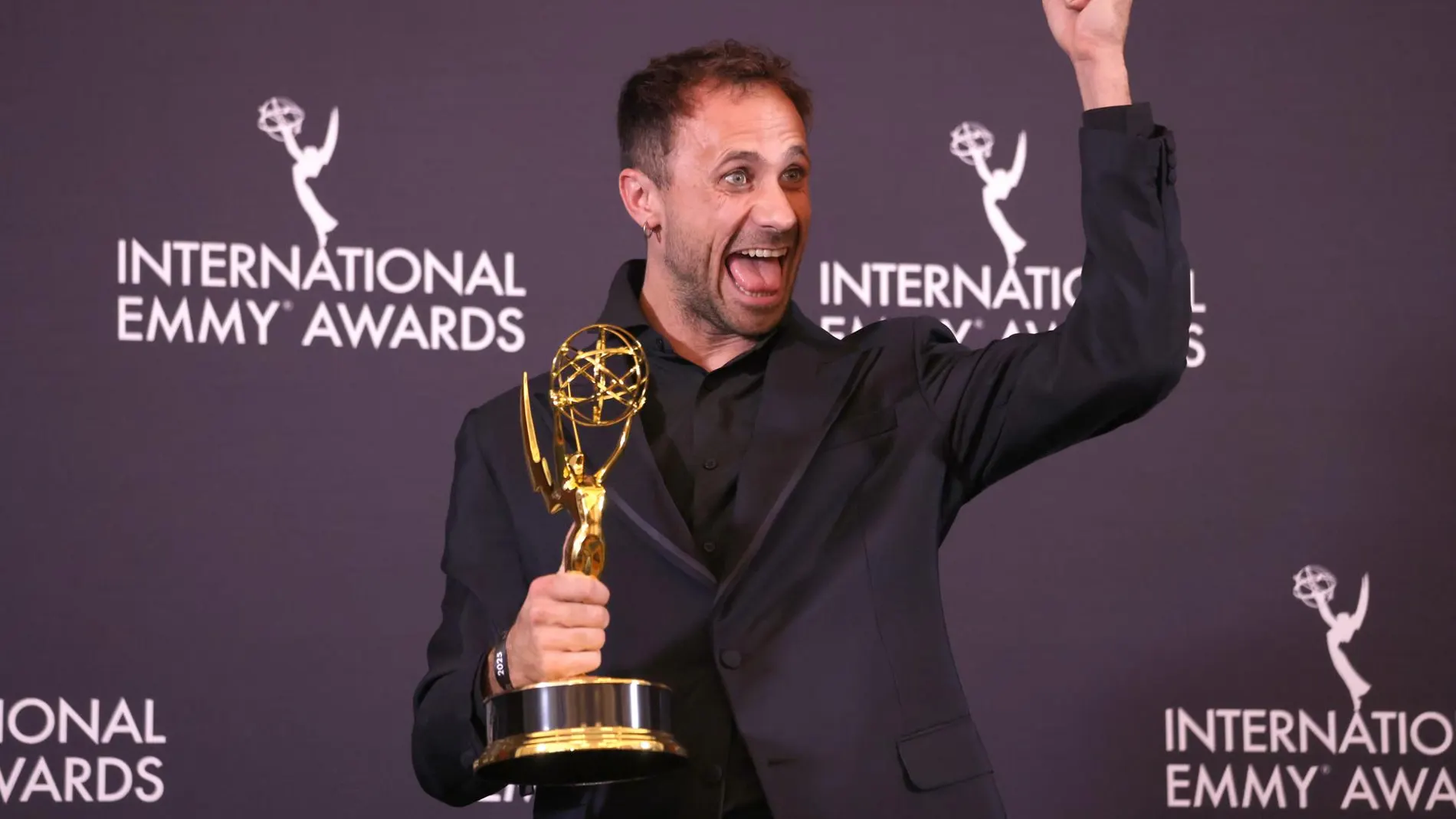 Oriol Pla, con el Emmy Internacional por 'Yo, adicto'. Oriol Pla, con el Emmy Internacional por 'Yo, adicto'.