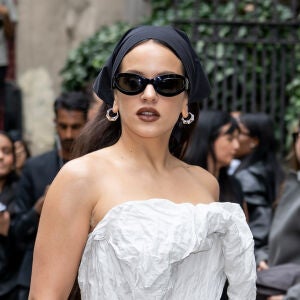 Rosalía recita un poema solidario con Palestina y Sudán junto a otros famosos Rosalía recita un poema solidario con Palestina y Sudán junto a otros famosos