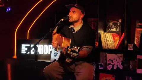 Nil Moliner en Local de Ensayo Europa FM Nil Moliner en Local de Ensayo Europa FM