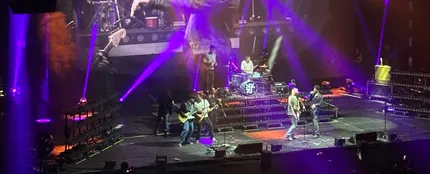 veintiuno se une a Despistaos en 'Nunca la primera' en el concierto del Palacio Vistalegre de Madrid veintiuno se une a Despistaos en 'Nunca la primera' en el concierto del Palacio Vistalegre de Madrid