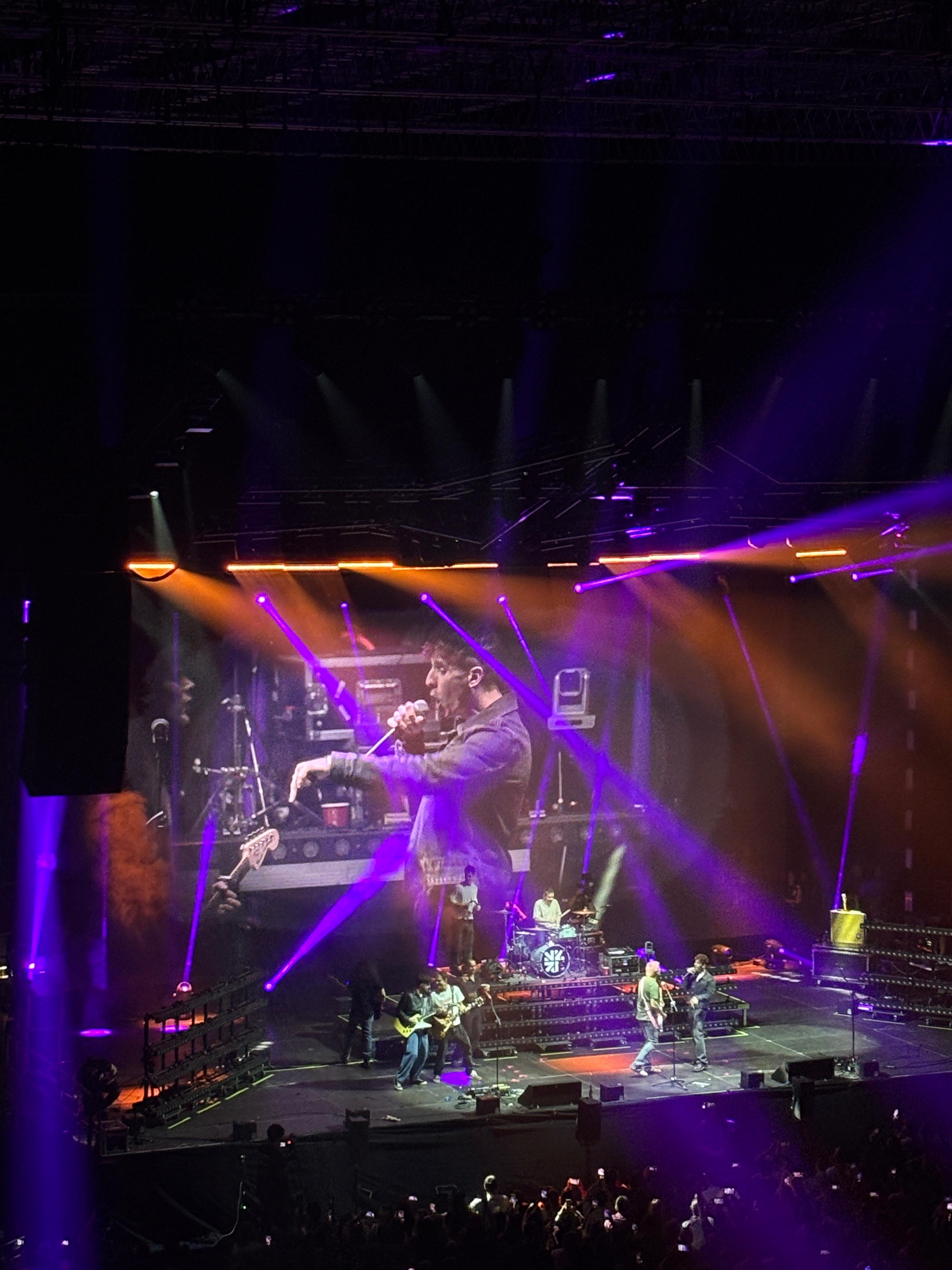 veintiuno se une a Despistaos en 'Nunca la primera' en el concierto del Palacio Vistalegre de Madrid veintiuno se une a Despistaos en 'Nunca la primera' en el concierto del Palacio Vistalegre de Madrid