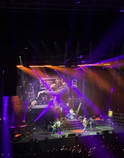 veintiuno se une a Despistaos en 'Nunca la primera' en el concierto del Palacio Vistalegre de Madrid veintiuno se une a Despistaos en 'Nunca la primera' en el concierto del Palacio Vistalegre de Madrid