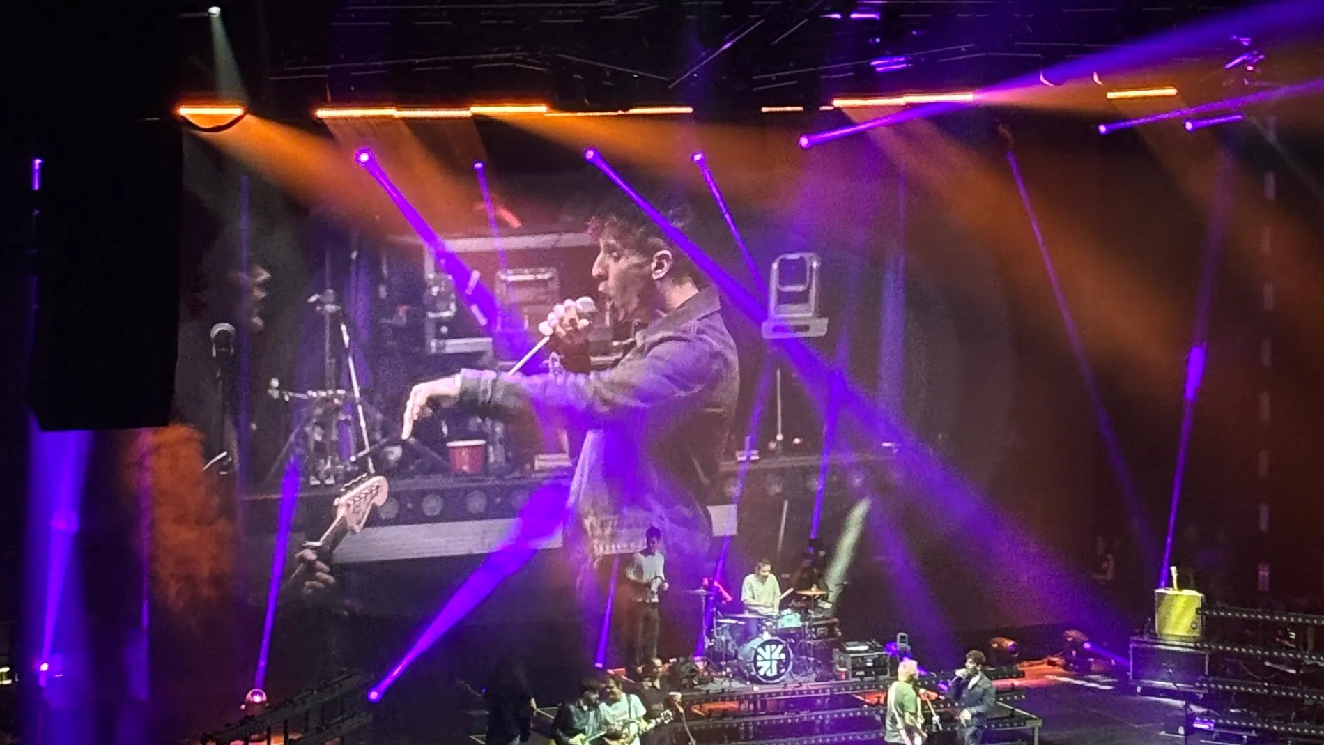 veintiuno se une a Despistaos en 'Nunca la primera' en el concierto del Palacio Vistalegre de Madrid veintiuno se une a Despistaos en 'Nunca la primera' en el concierto del Palacio Vistalegre de Madrid