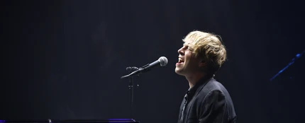 Tom Odell actuando en Massey Hall Tom Odell actuando en Massey Hall