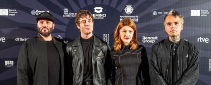 La La Love You durante la alfombra roja de una gala La La Love You durante la alfombra roja de una gala