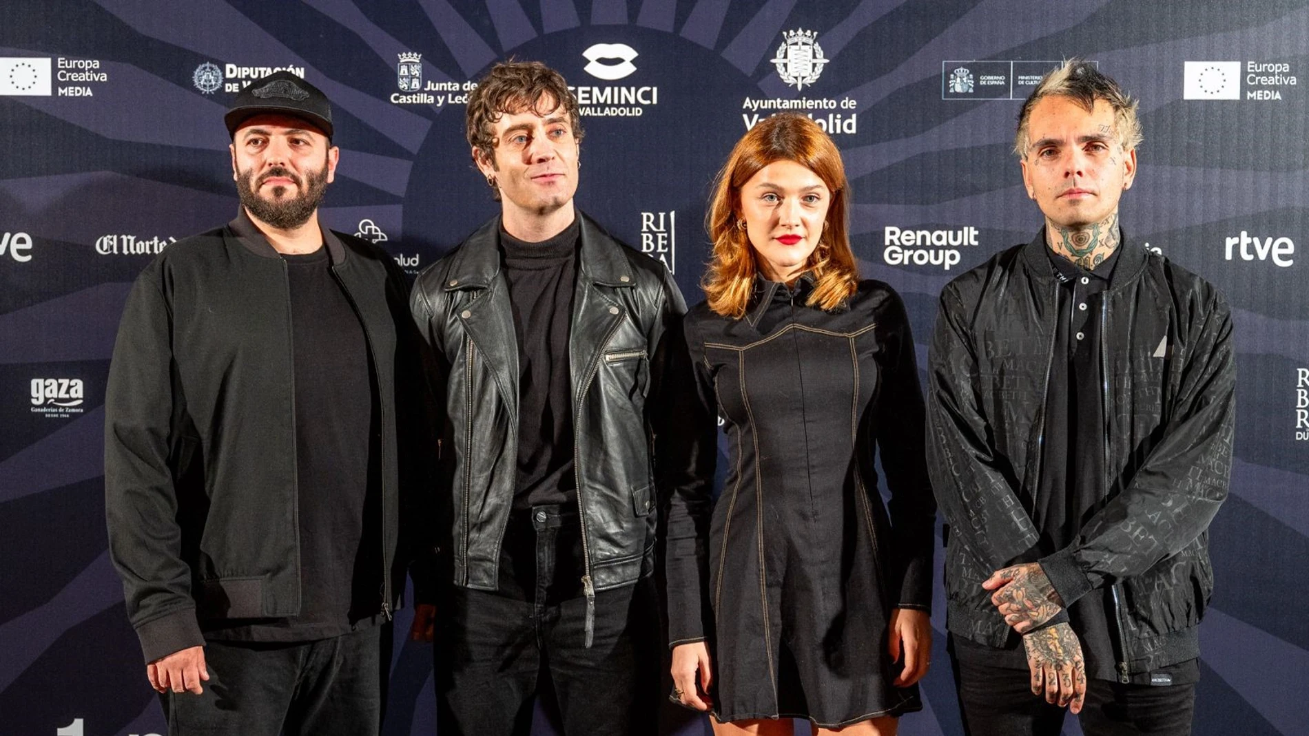 La La Love You durante la alfombra roja de una gala La La Love You durante la alfombra roja de una gala
