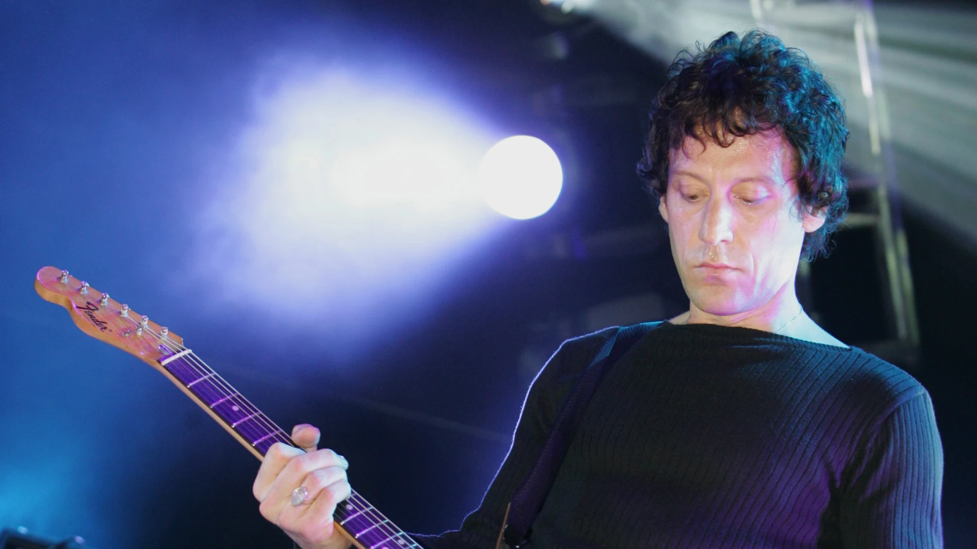 Perry Bamonte, guitarrista de The Cure, en 2004 Perry Bamonte, guitarrista de The Cure, en 2004