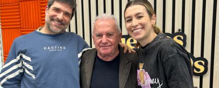 V&iacute;ctor Manuel, con Eva Soriano y Nacho Garc&iacute;a en 'Cuerpos espesciales'.