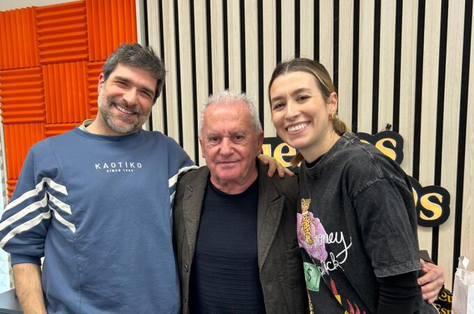 Víctor Manuel, con Eva Soriano y Nacho García en 'Cuerpos espesciales'.